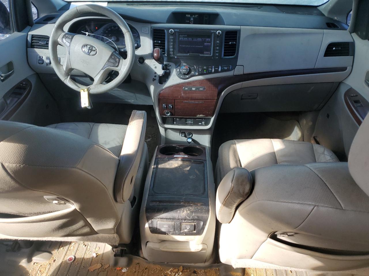 2012 Toyota Sienna - Image 8