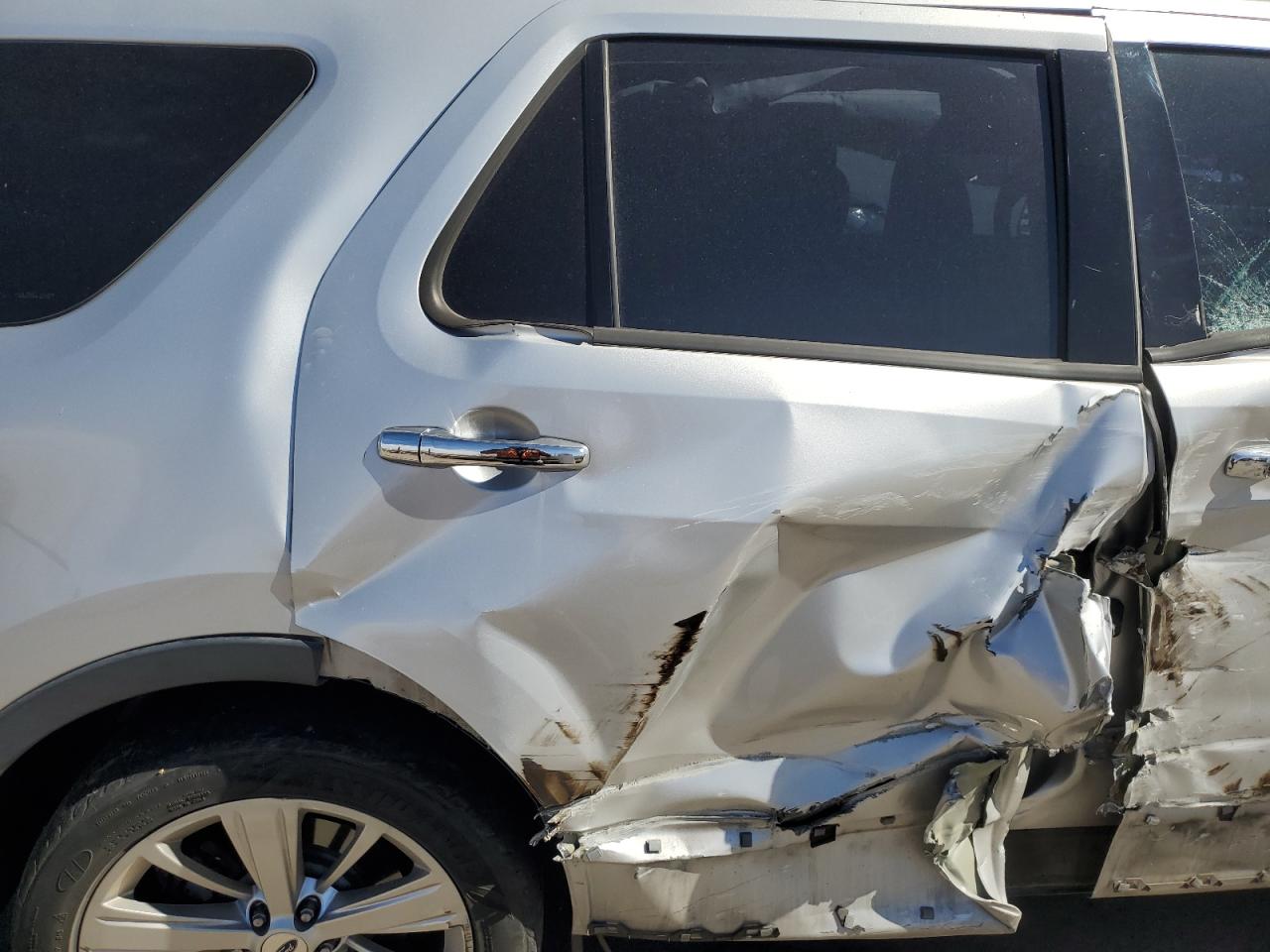 2019 Ford Explorer - Image 12
