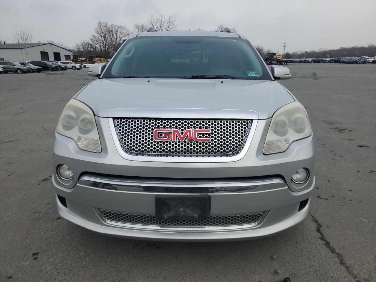 2012 GMC Acadia - Image 5