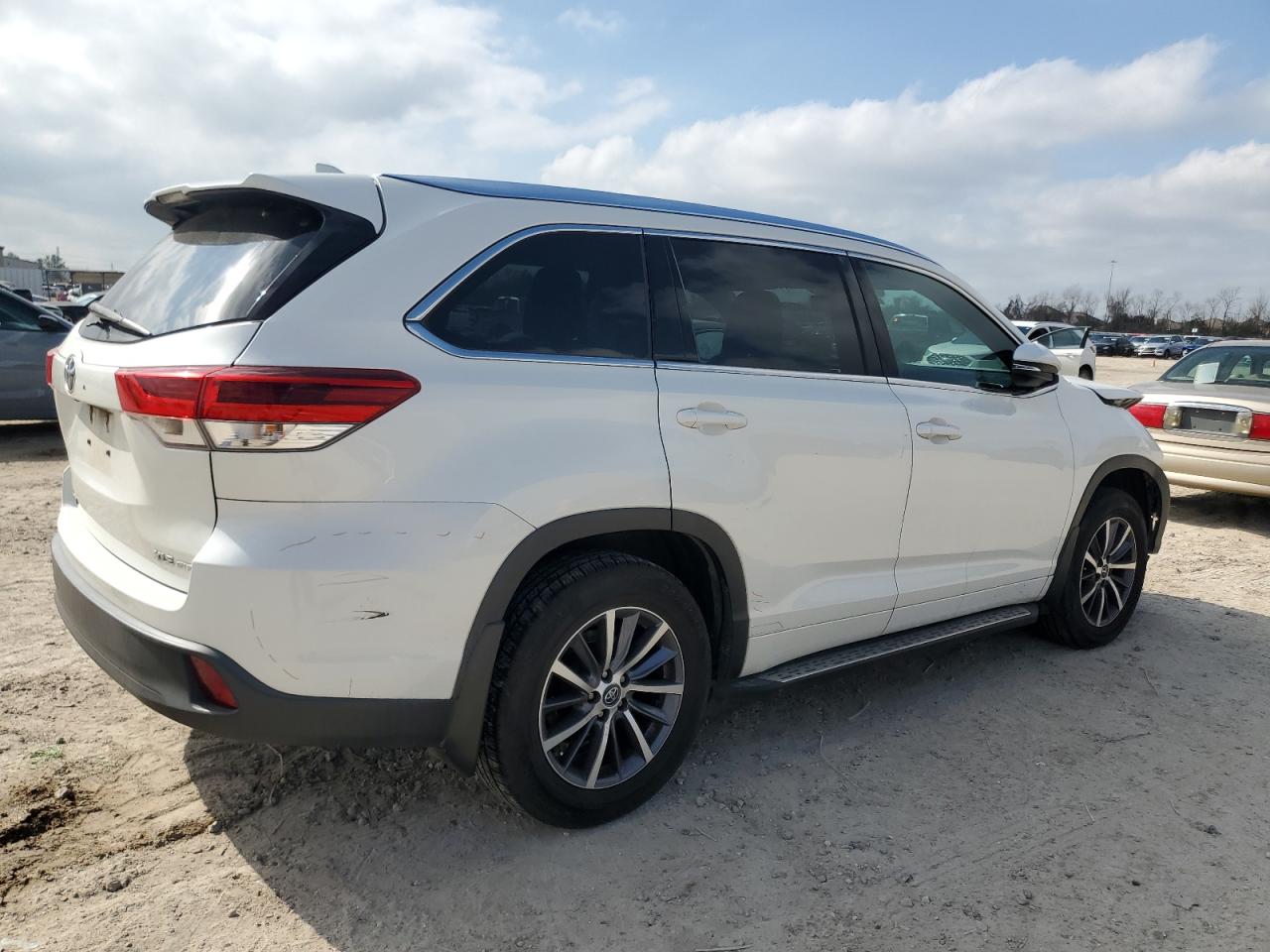 2018 Toyota Highlander - Image 3
