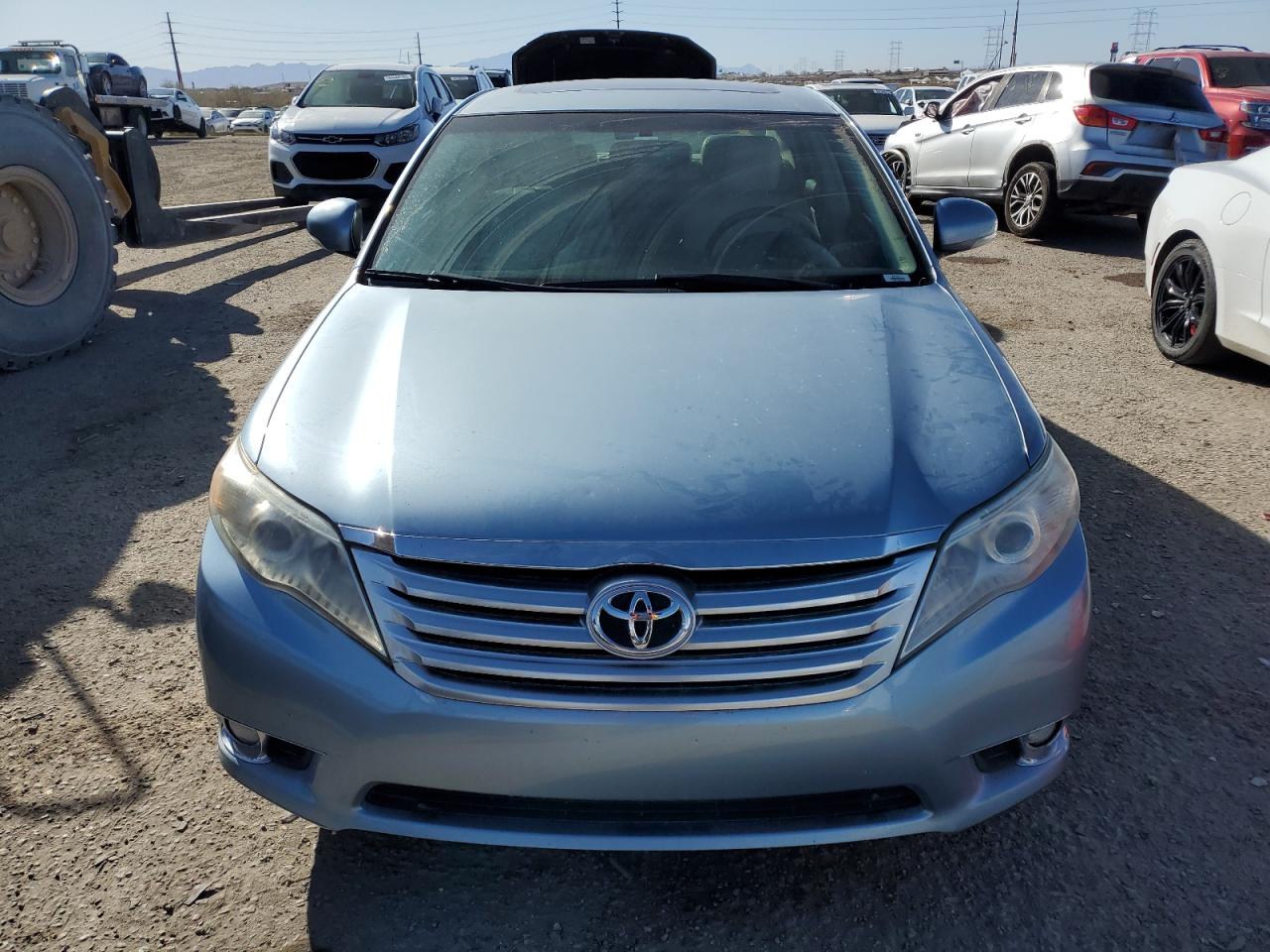 2011 Toyota Avalon - Image 5