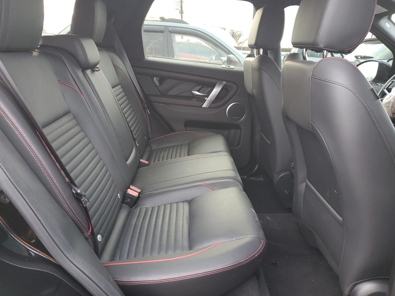 2023 Land Rover Discovery - Image 11