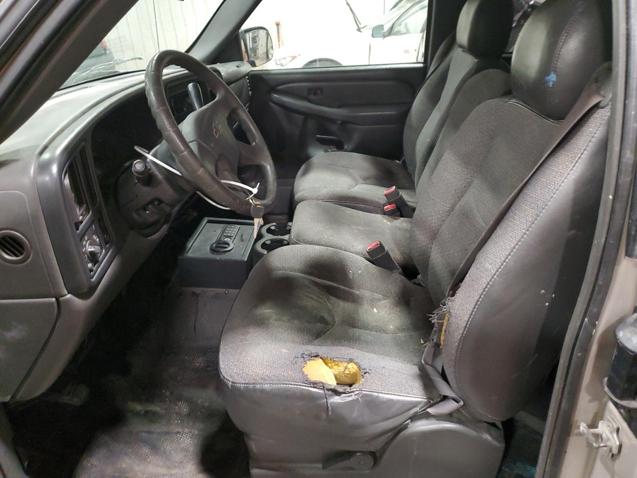 2004 Chevrolet Silverado - Image 7