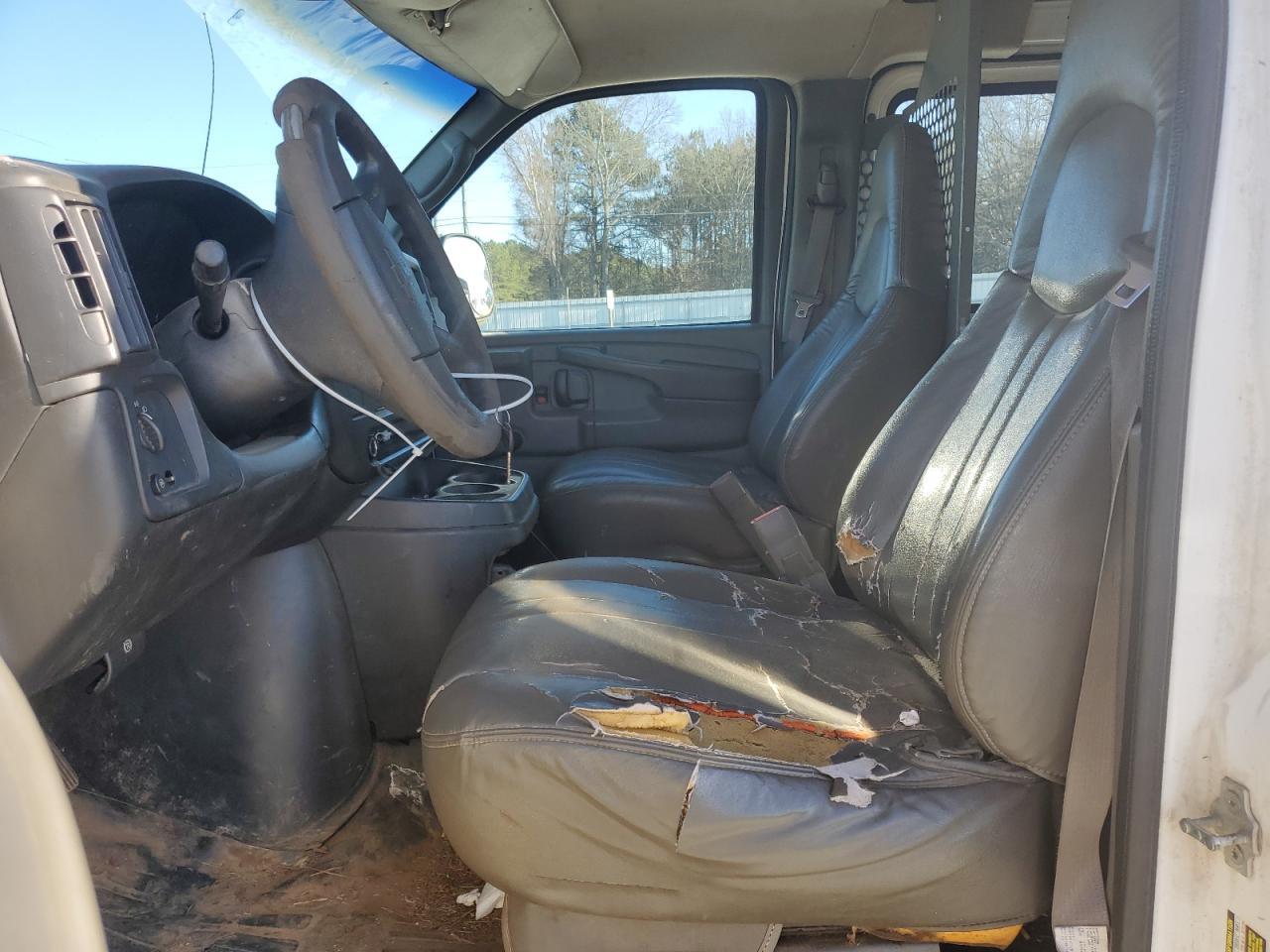 2004 Chevrolet Express - Image 7