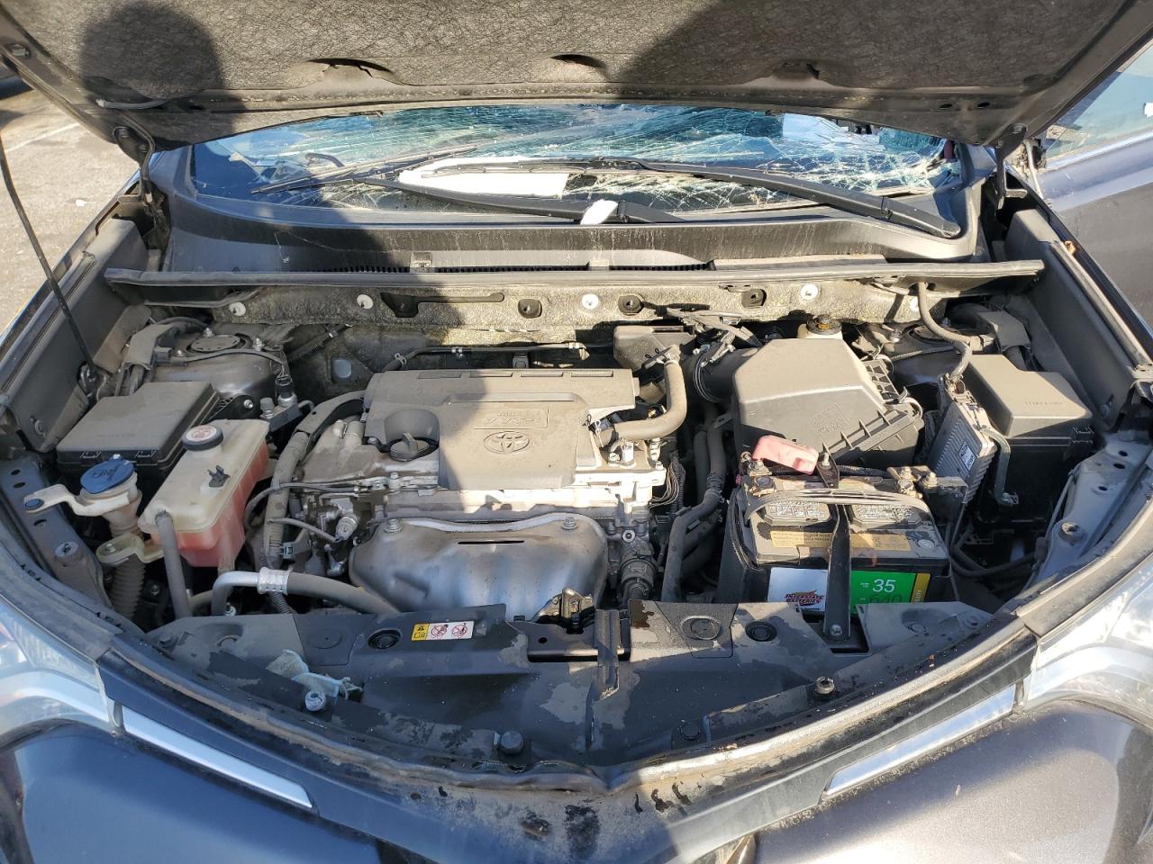 2018 Toyota RAV 4 - Image 12