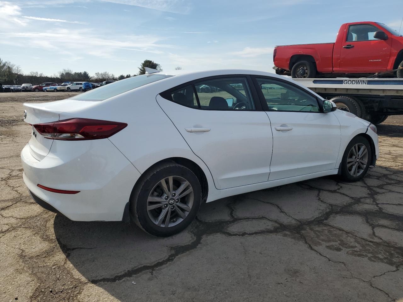 2018 Hyundai Elantra - Image 3