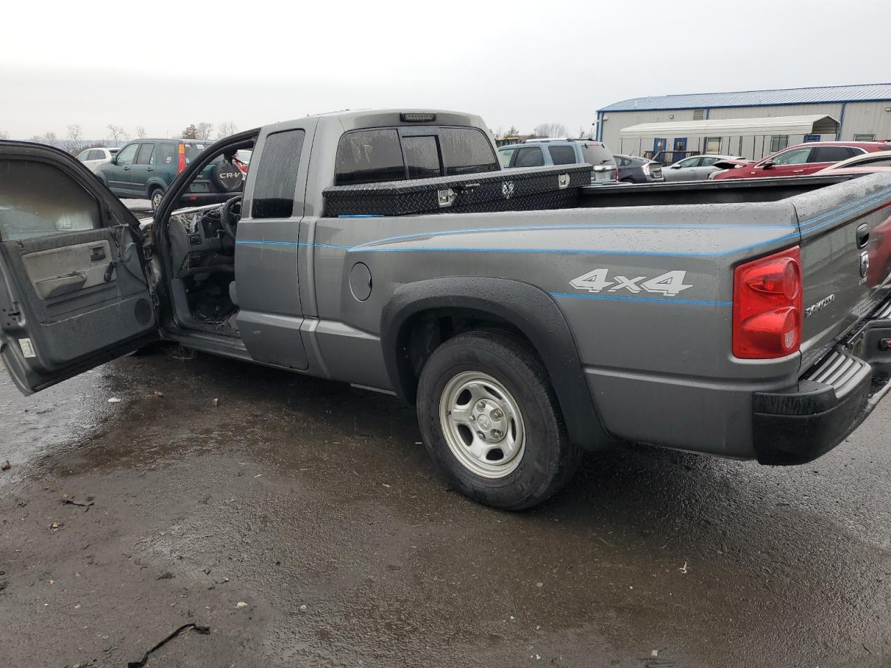 2005 Dodge Dakota - Image 2