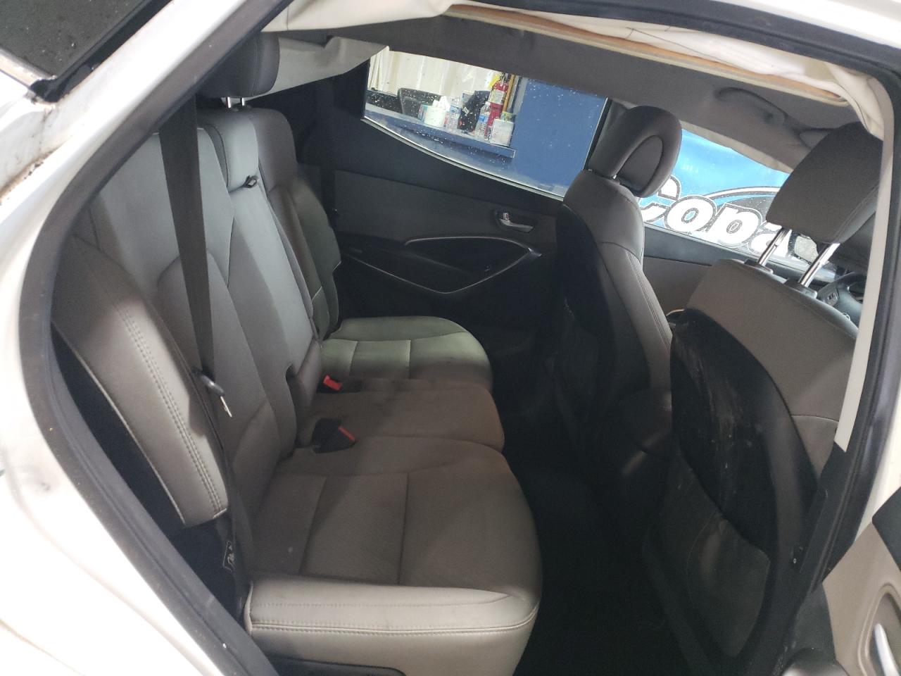 2017 Hyundai Santa Fe - Image 11