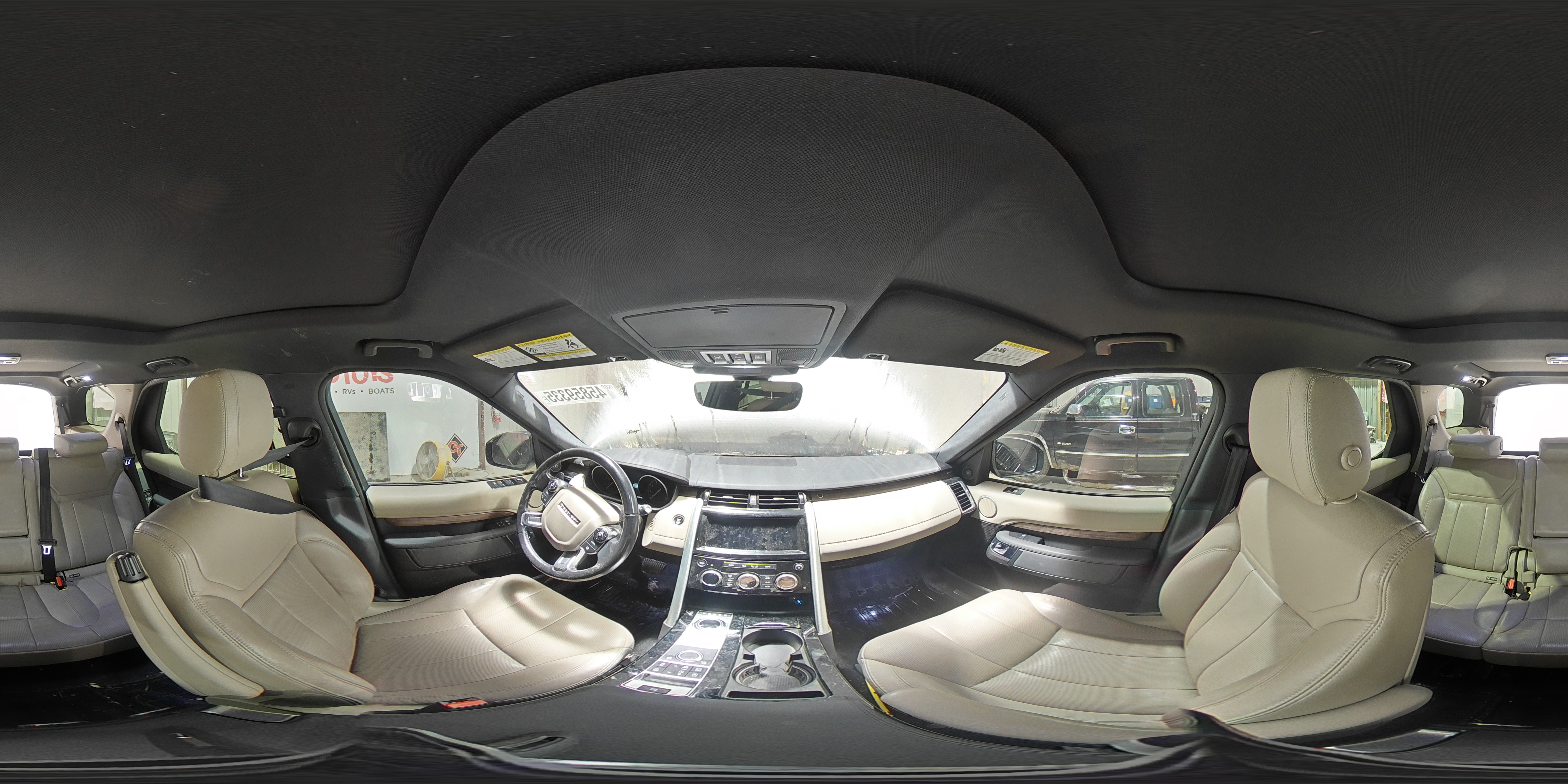 2017 Land Rover Discovery - Image 13
