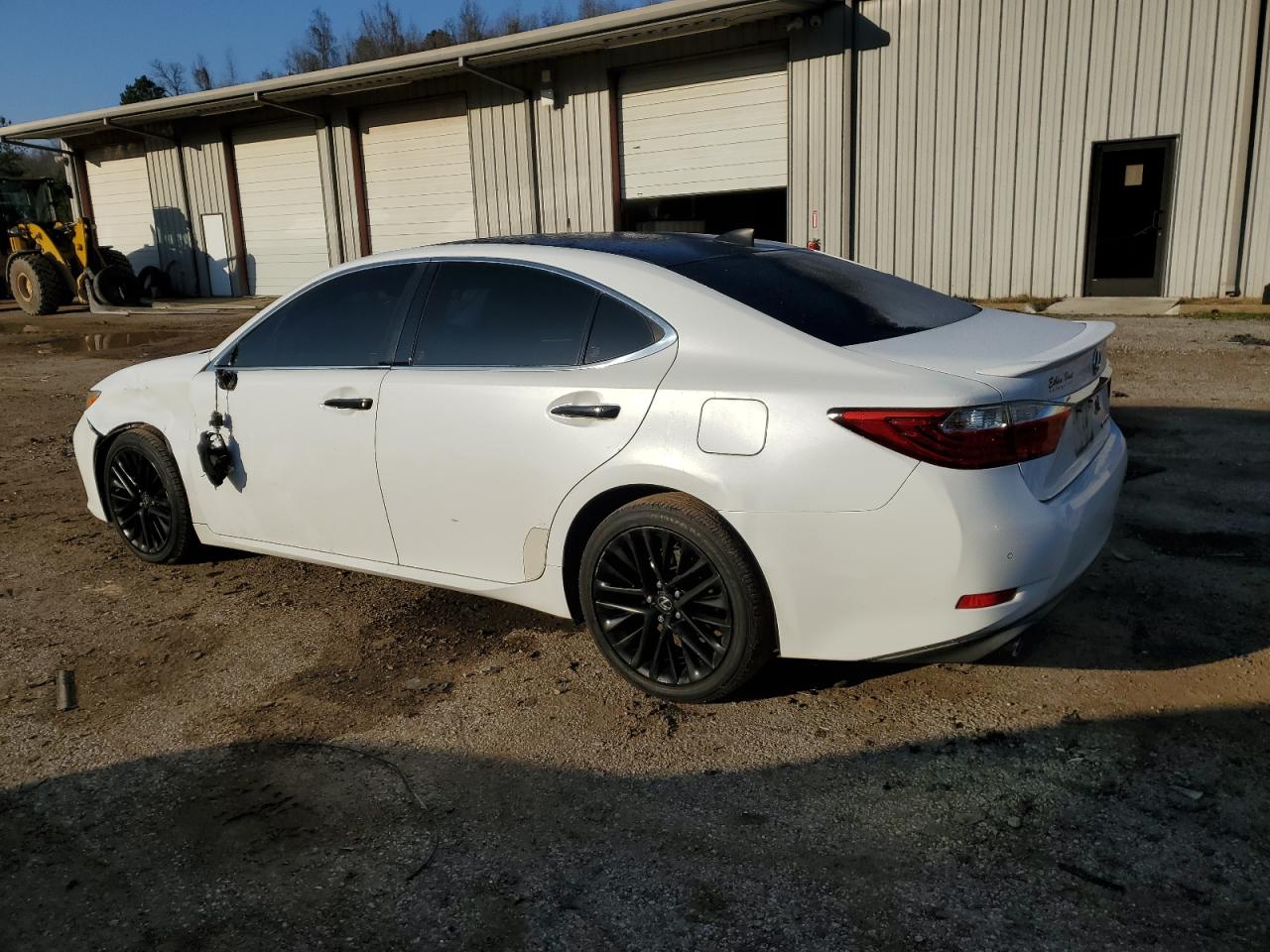 2015 Lexus ES - Image 2