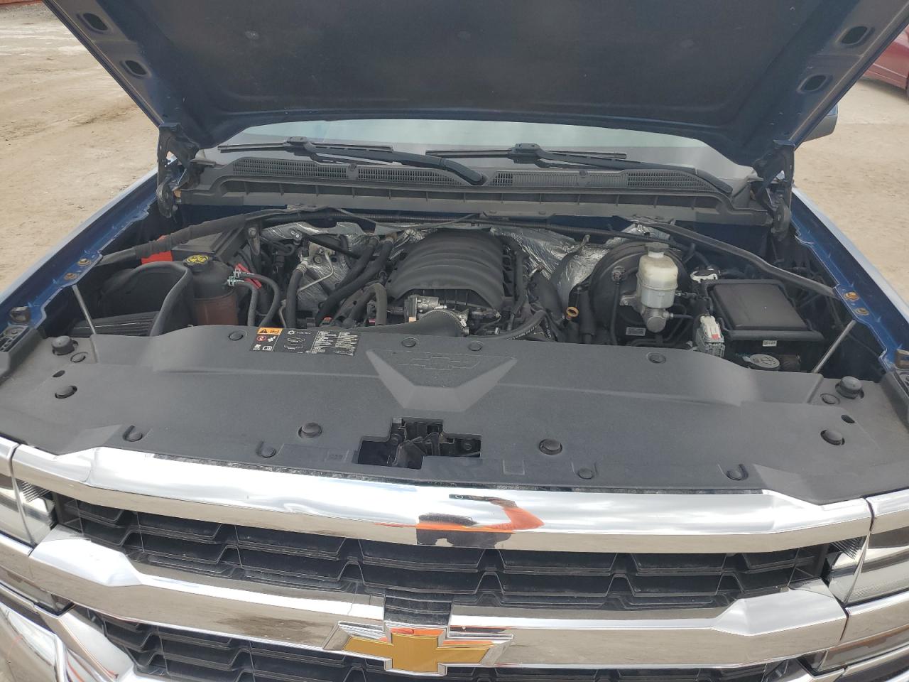 2016 Chevrolet Silverado - Image 11