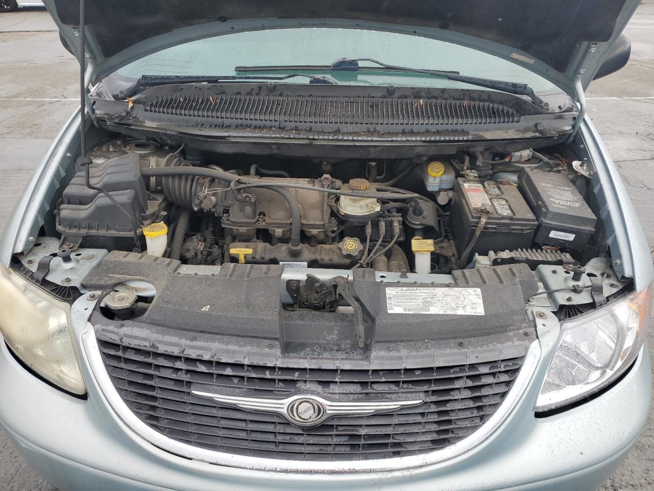 2002 Chrysler Town & Country - Image 12