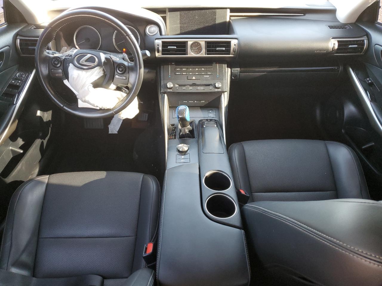 2016 Lexus IS - Image 8