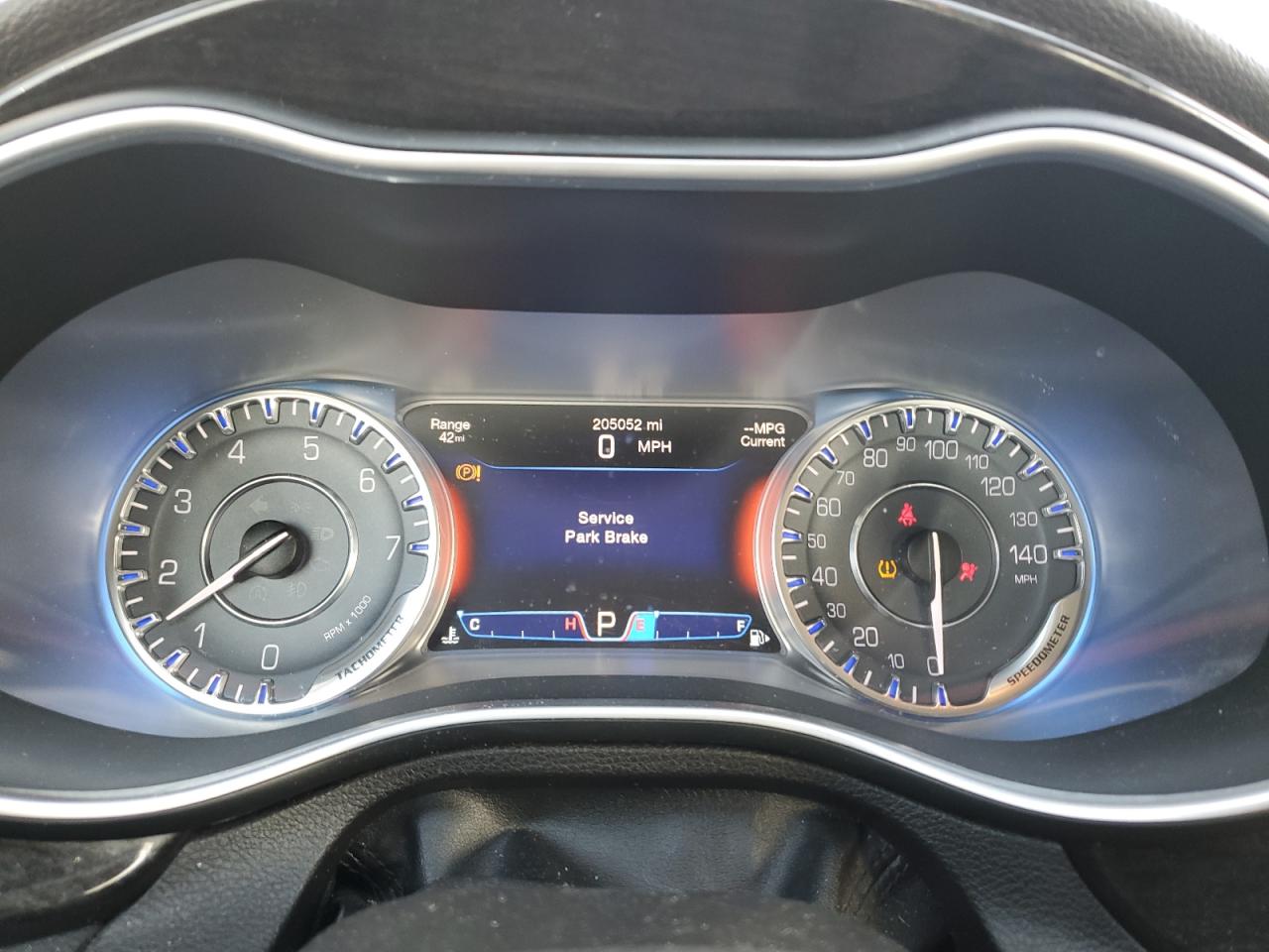2015 Chrysler 200 - Image 9