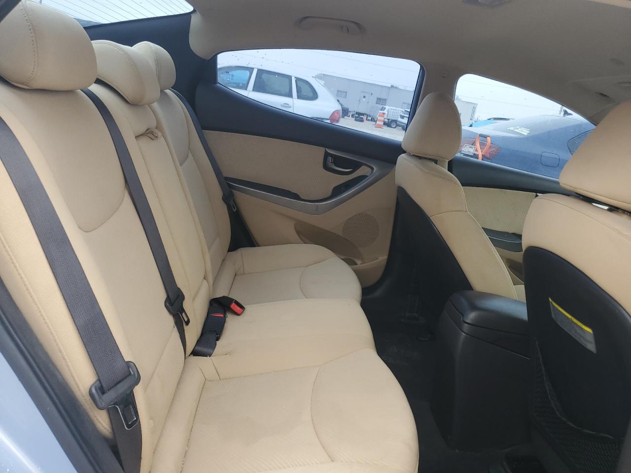 2012 Hyundai Elantra - Image 10