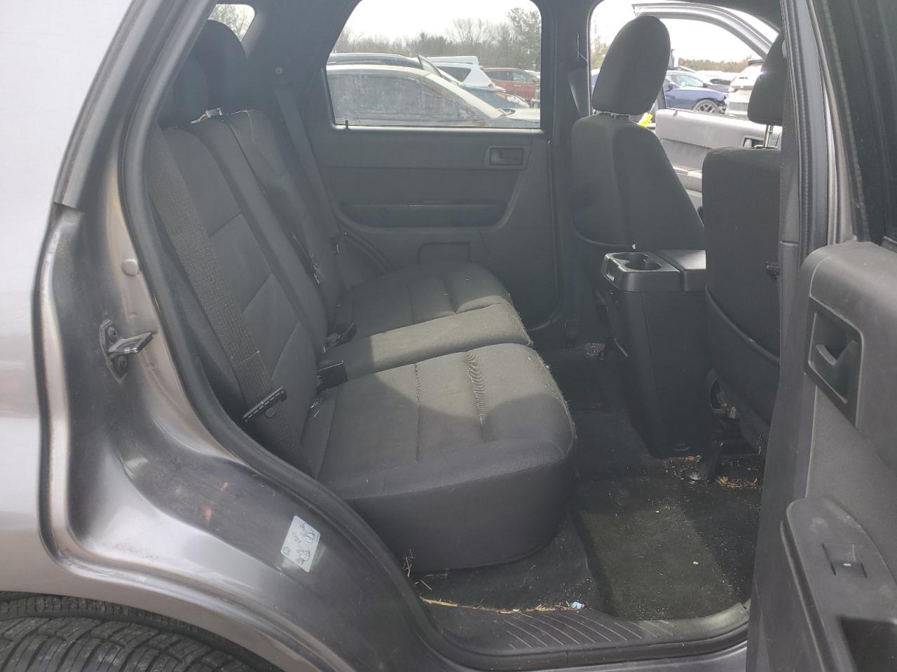 2010 Ford Escape - Image 11
