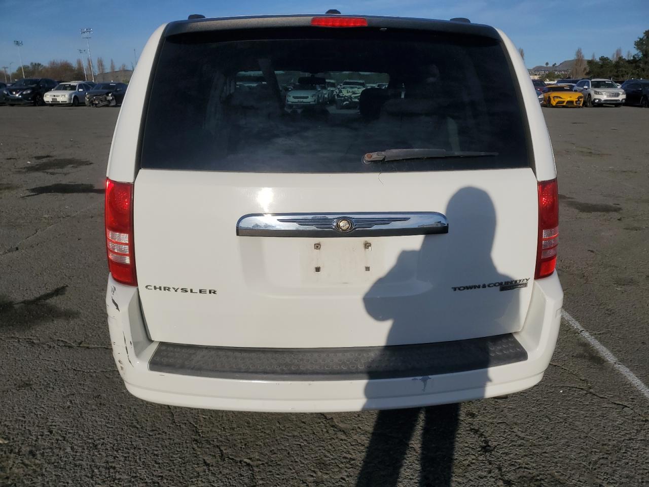 2010 Chrysler Town & Country - Image 6