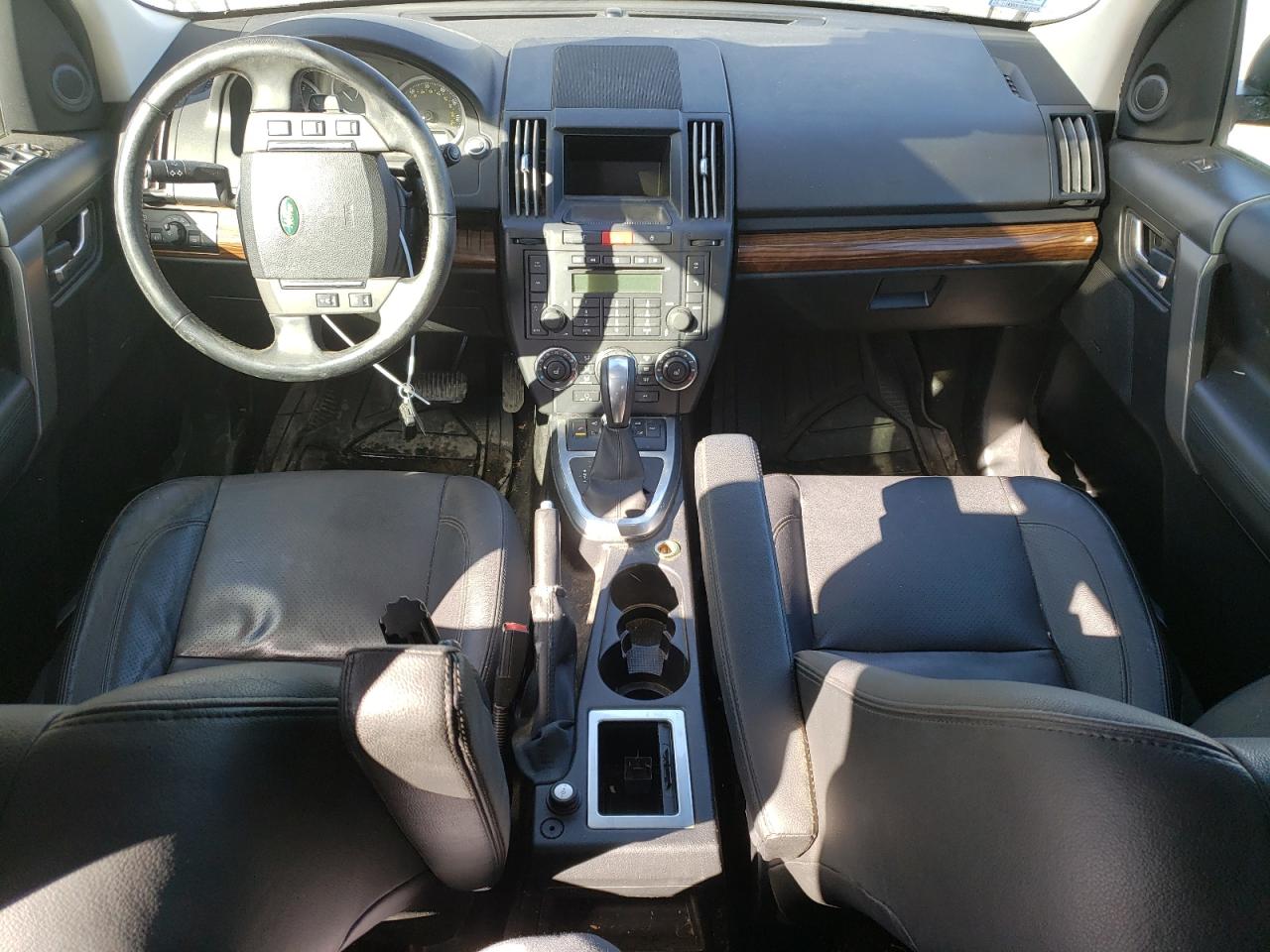 2010 Land Rover LR2 - Image 8