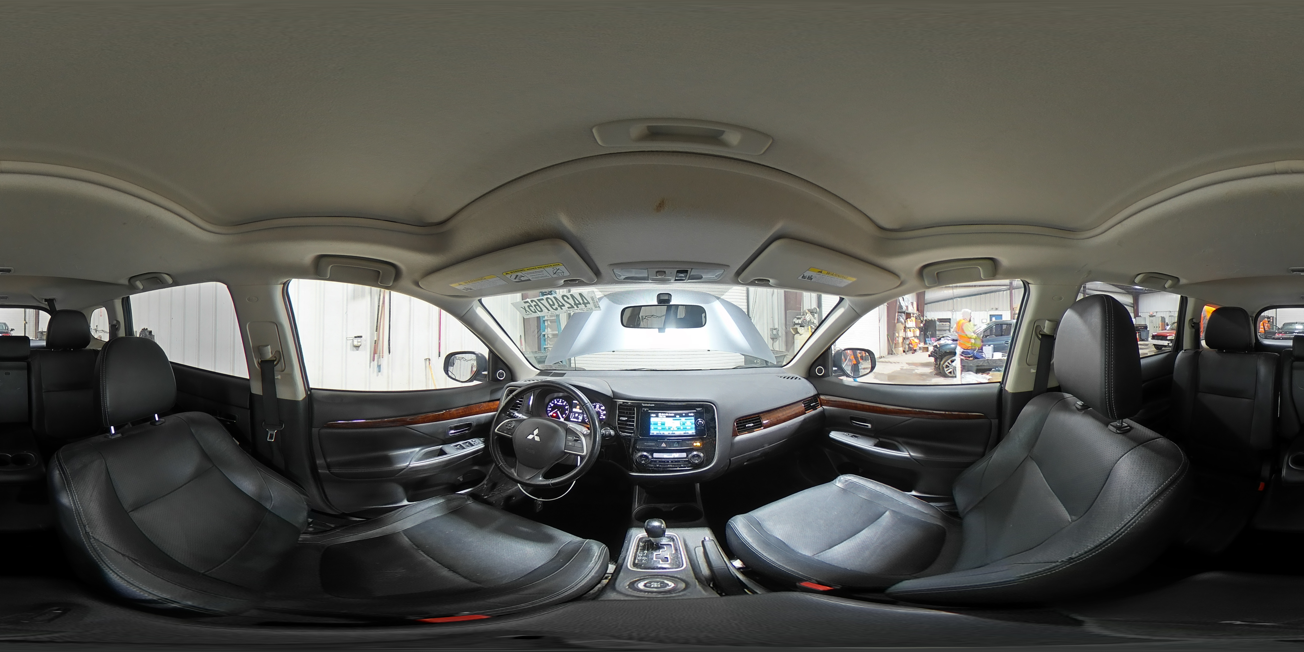 2014 Mitsubishi Outlander - Image 14