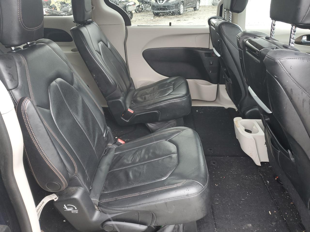 2017 Chrysler Pacifica - Image 11