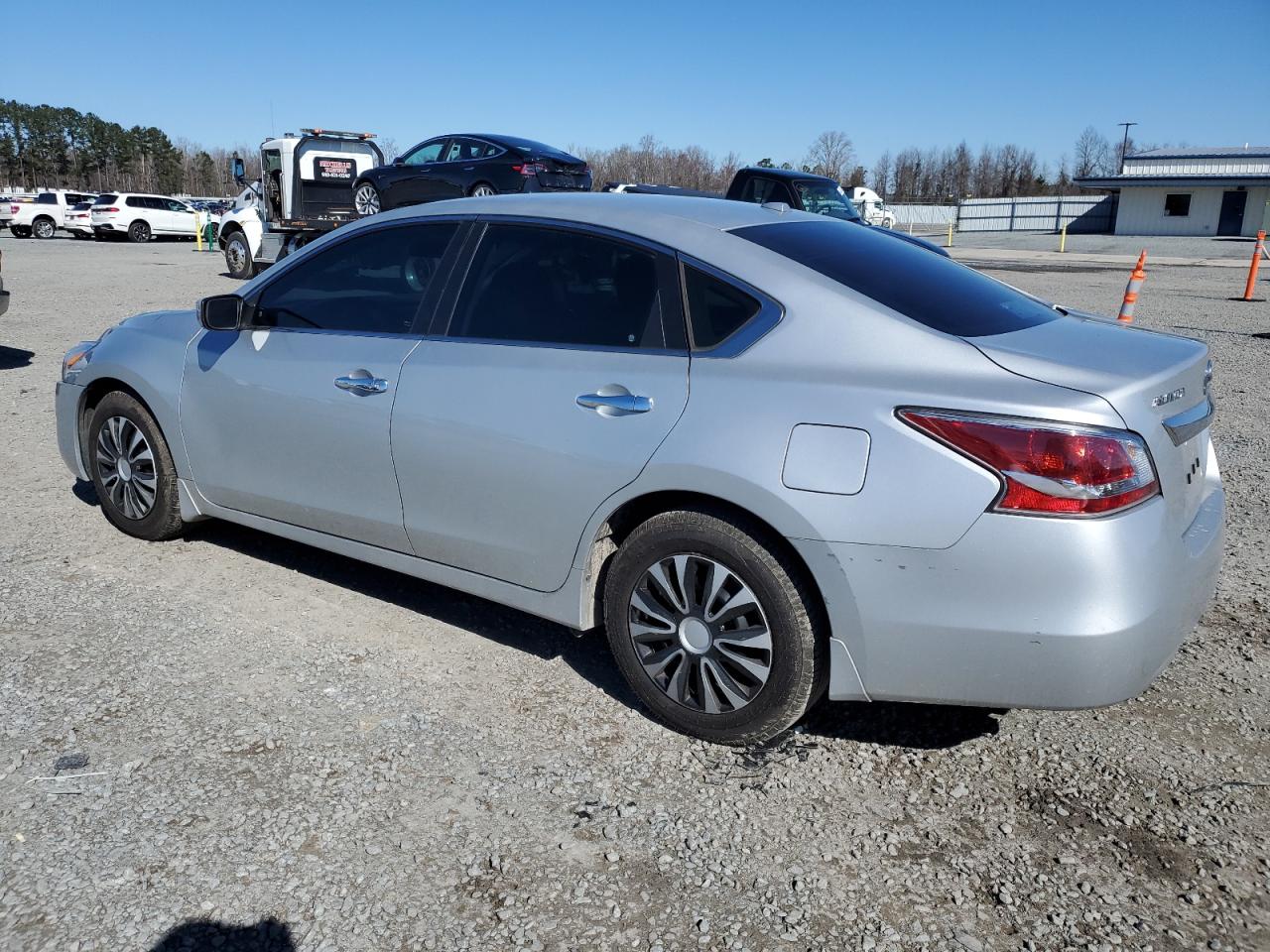 2015 Nissan Altima - Image 2
