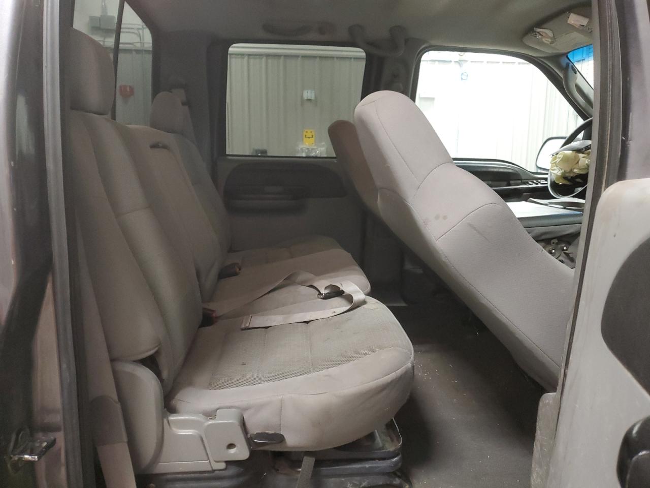 2006 Ford F250 - Image 10