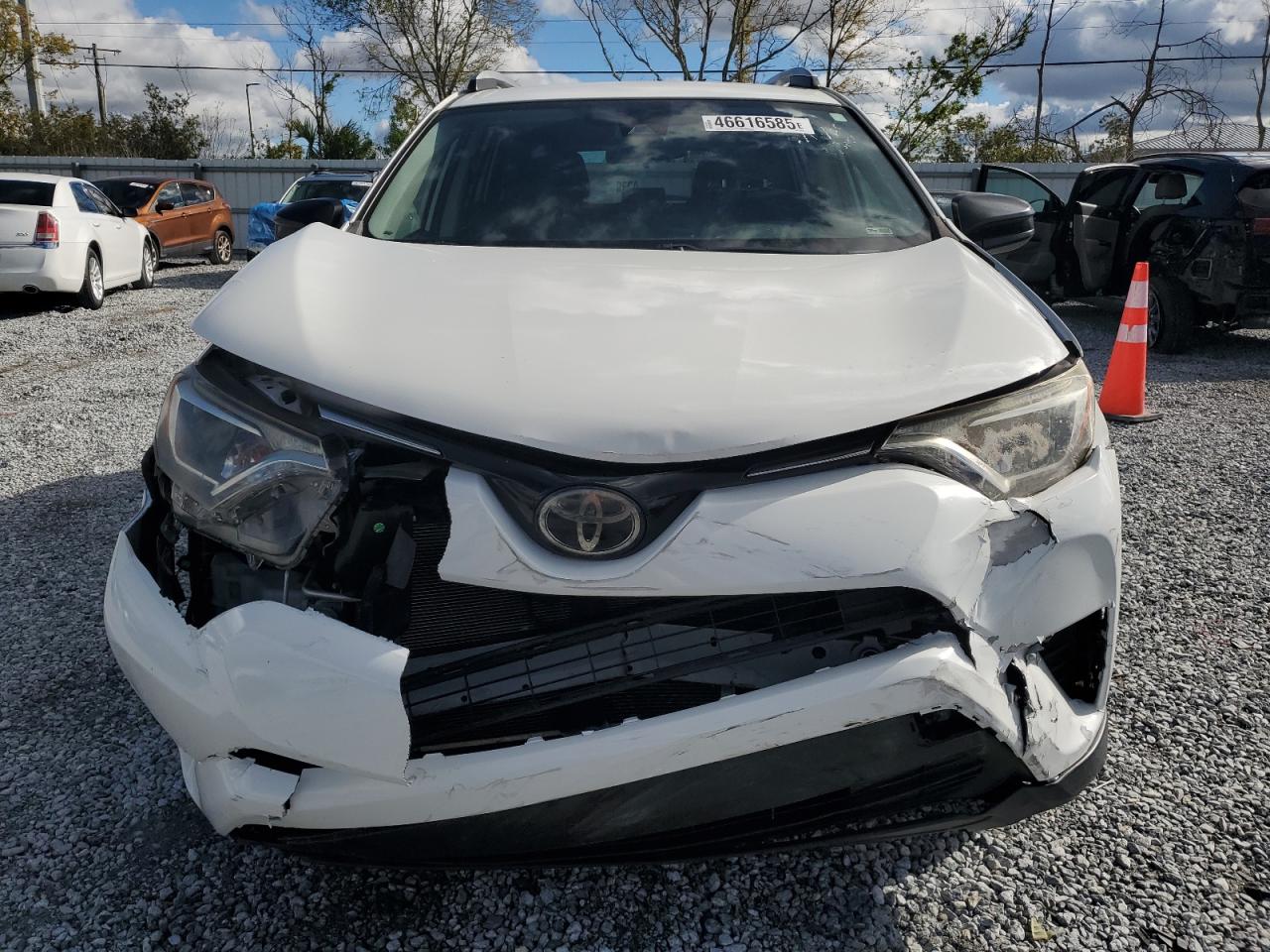 2018 Toyota RAV 4 - Image 5