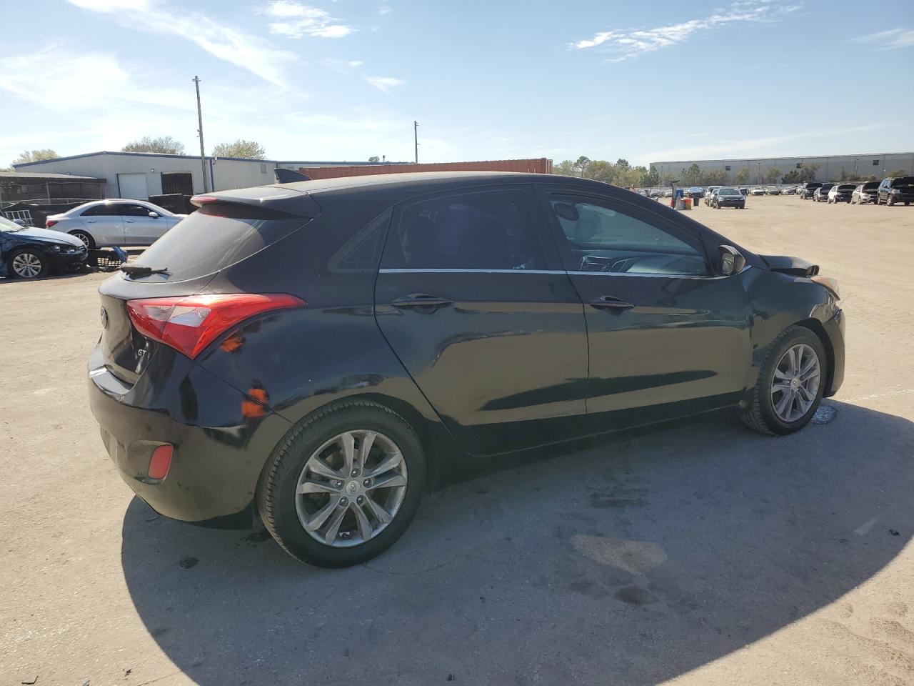 2013 Hyundai Elantra - Image 3