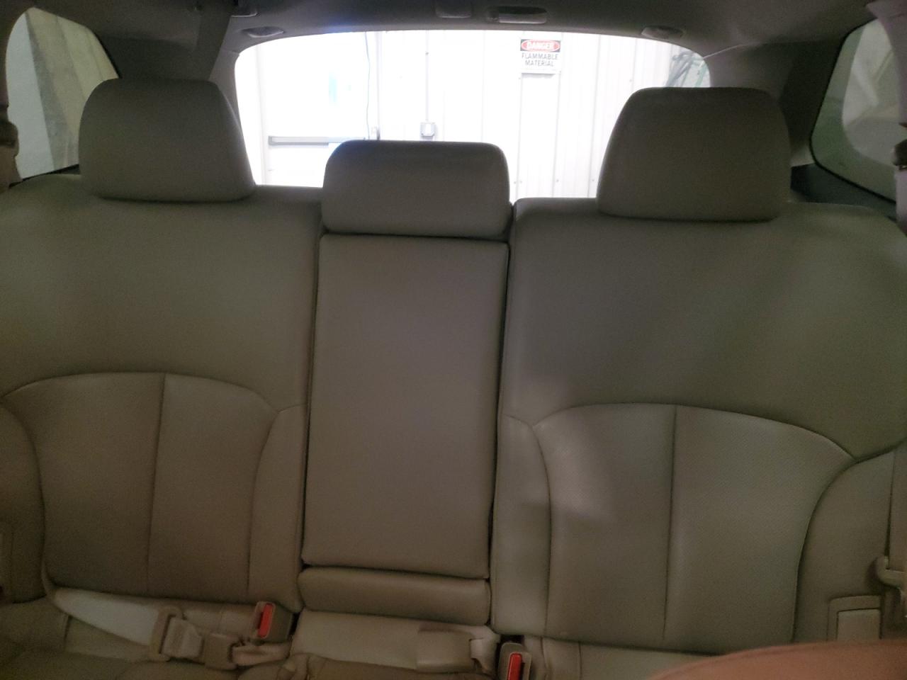 2010 Subaru Outback - Image 10