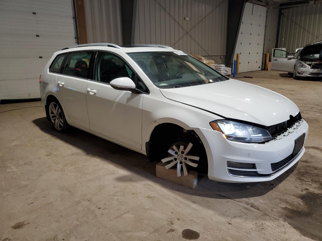 2015 Volkswagen Golf - Image 4