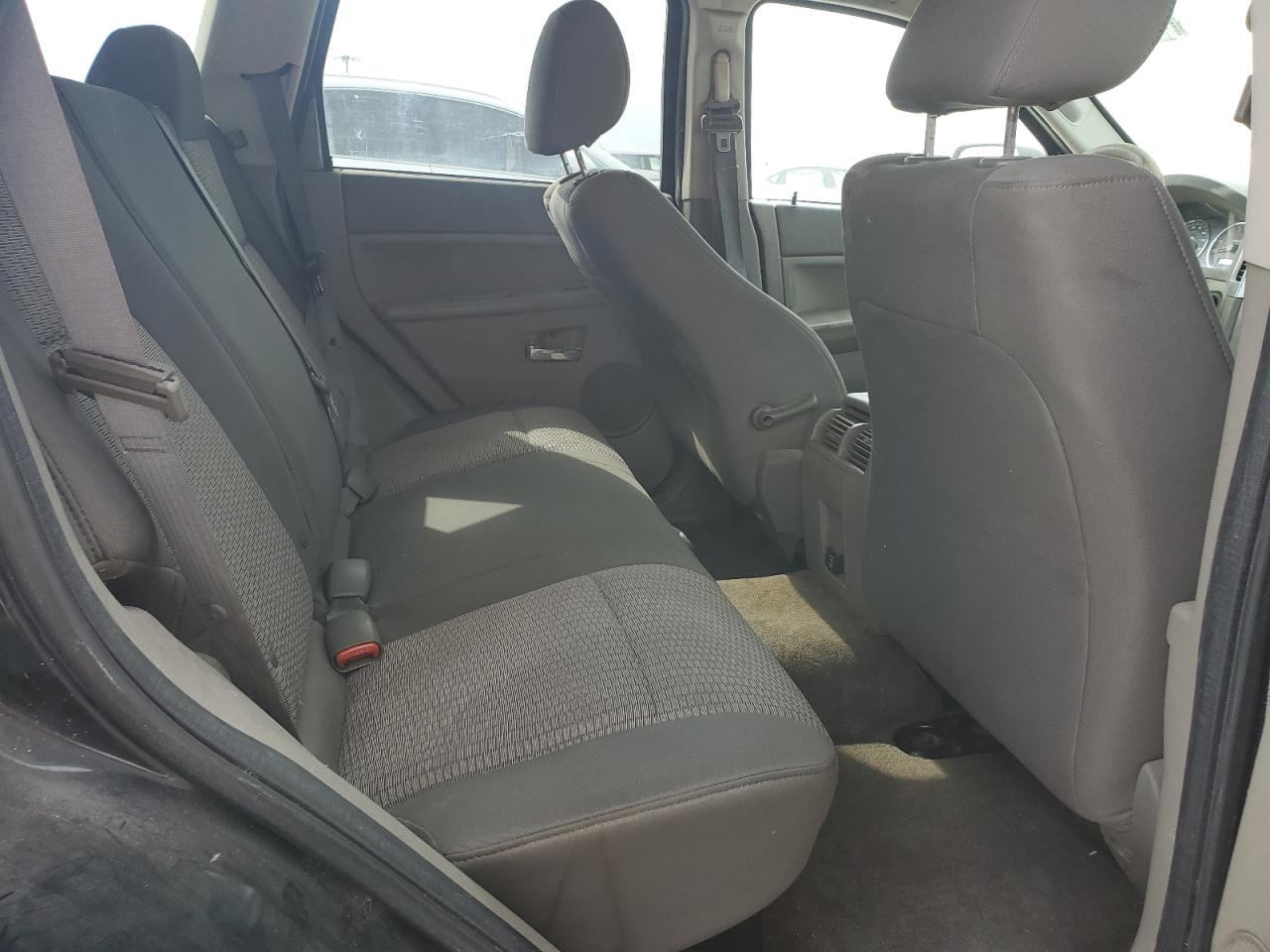 2010 Jeep Grand Cherokee - Image 11