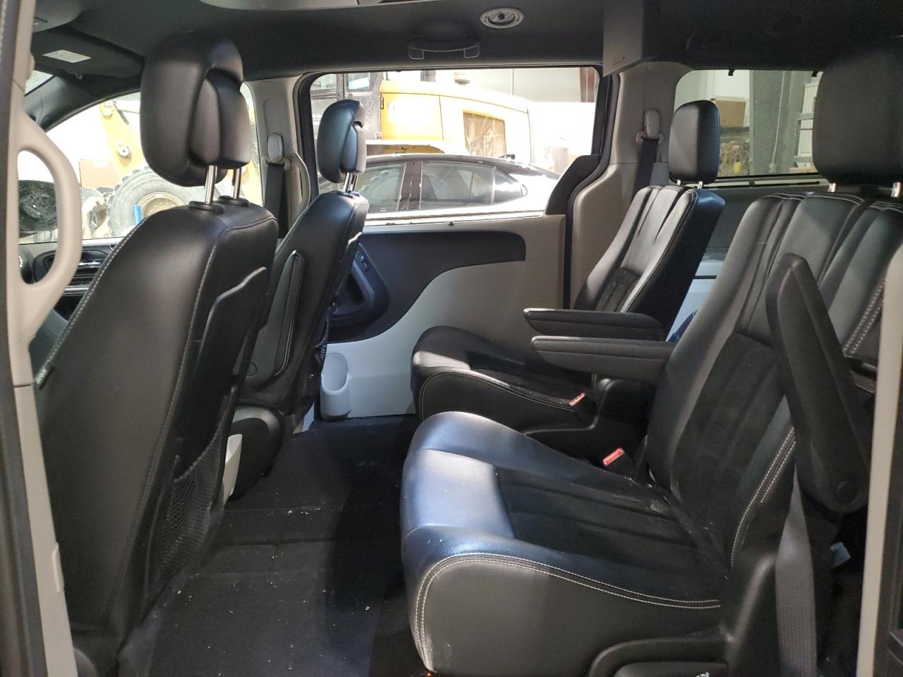2017 Dodge Caravan - Image 11