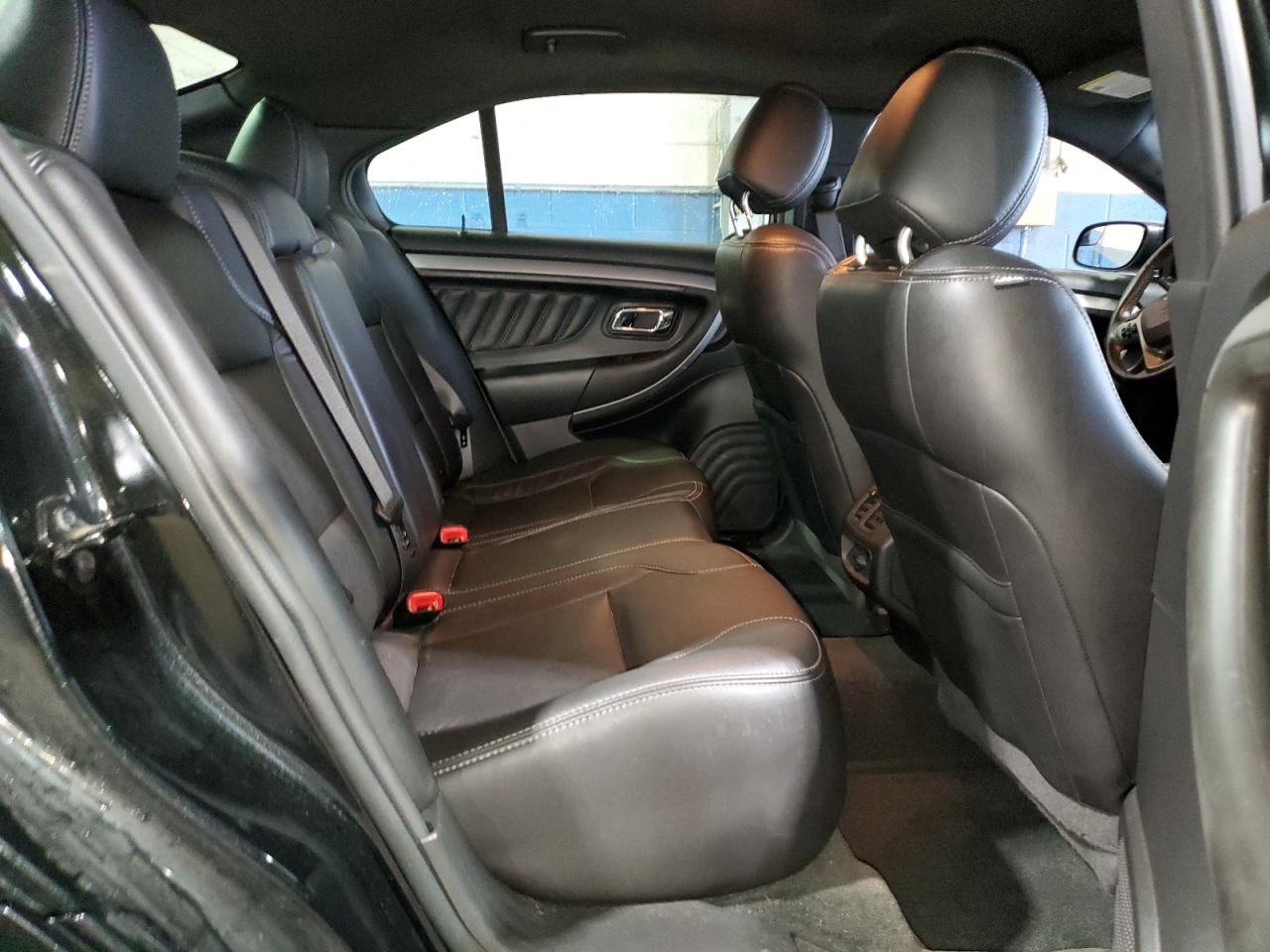 2015 Ford Taurus - Image 10