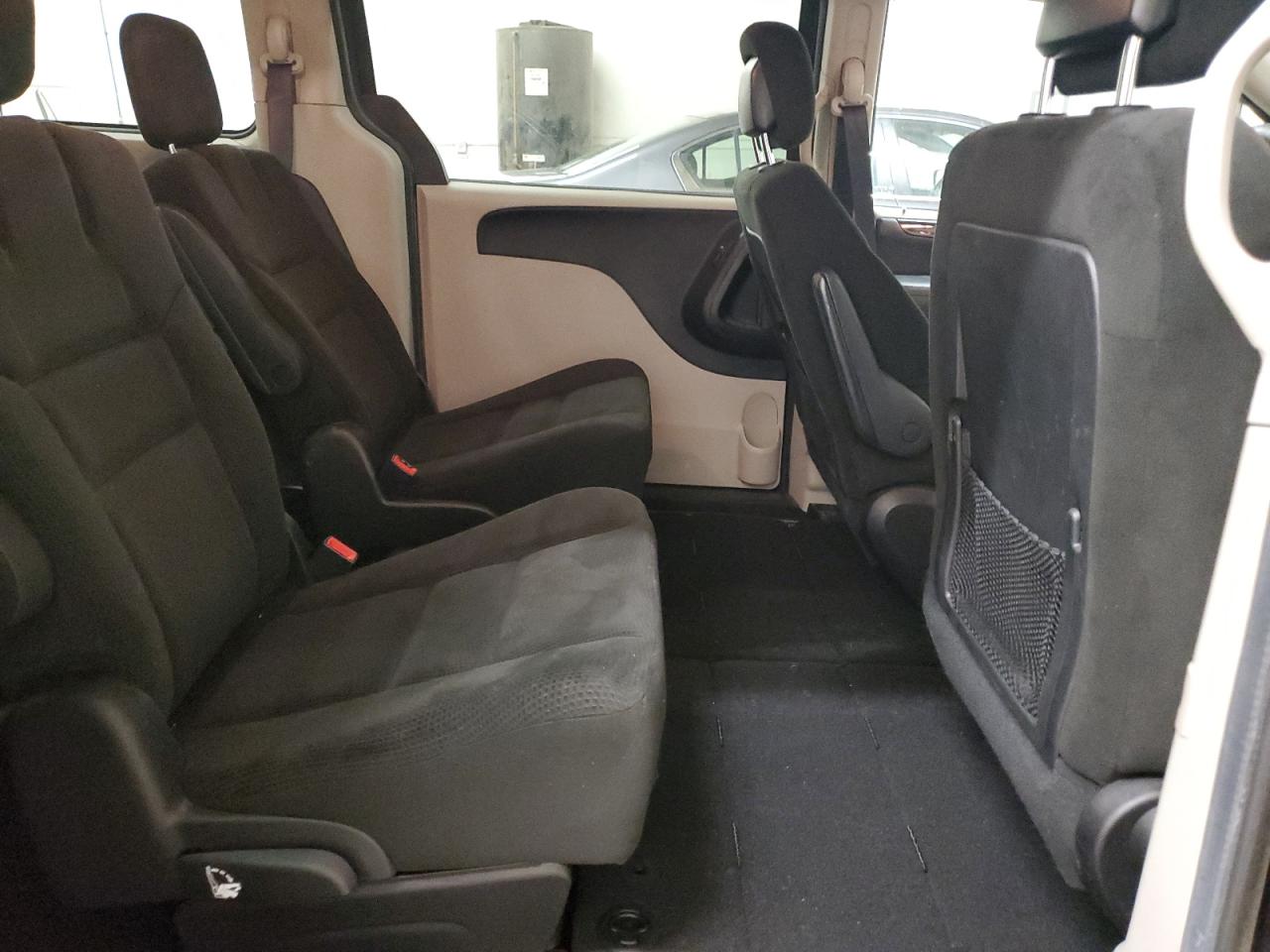 2016 Dodge Caravan - Image 11