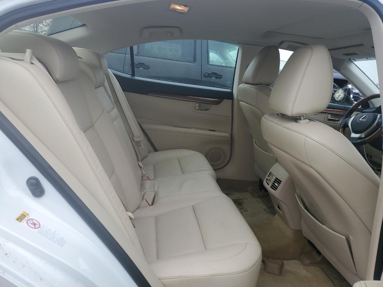 2013 Lexus ES - Image 10