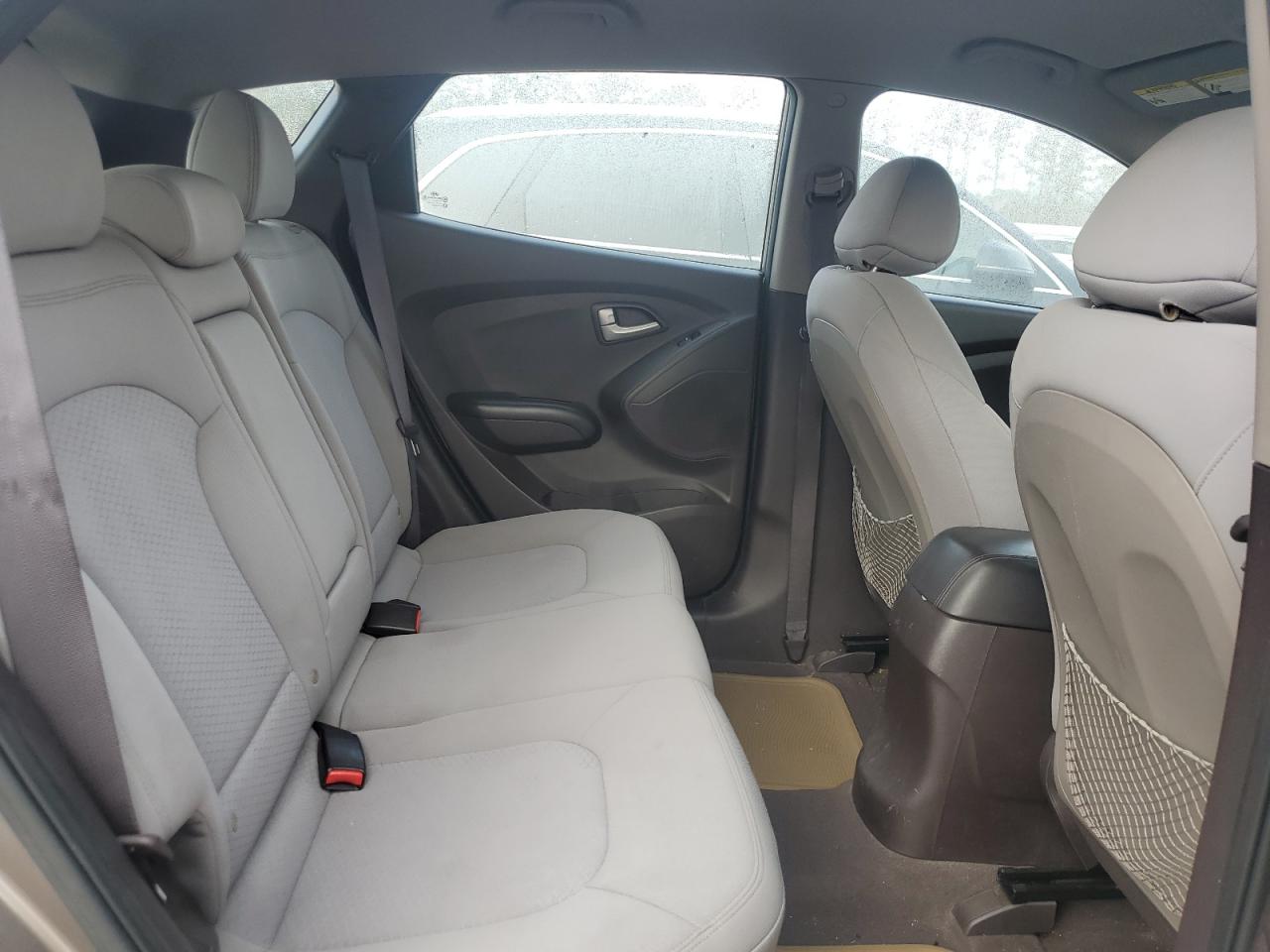 2010 Hyundai Tucson - Image 11