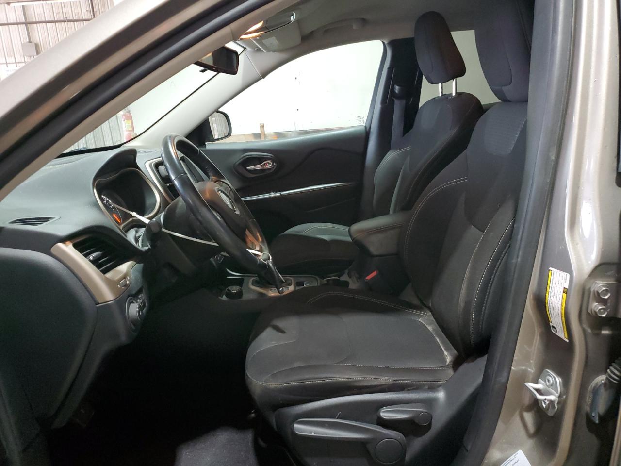 2016 Jeep Grand Cherokee - Image 11