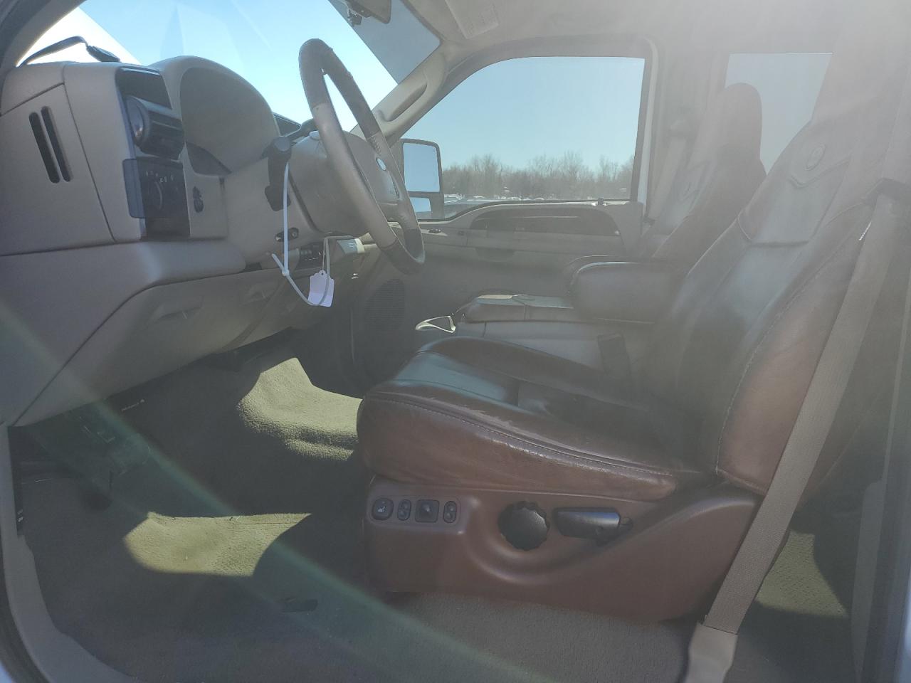 2006 Ford F250 - Image 7