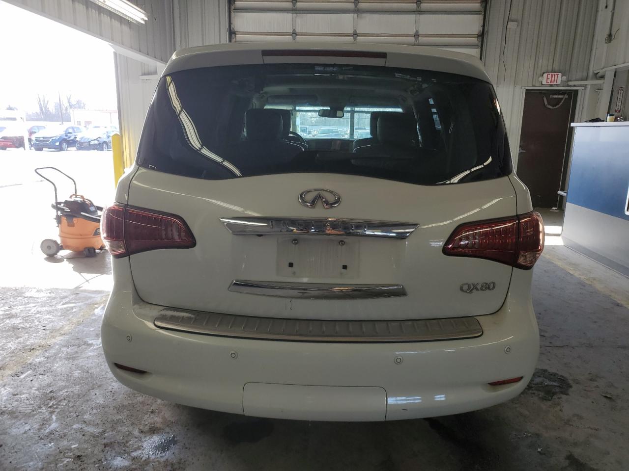 2014 Infiniti QX80 - Image 6