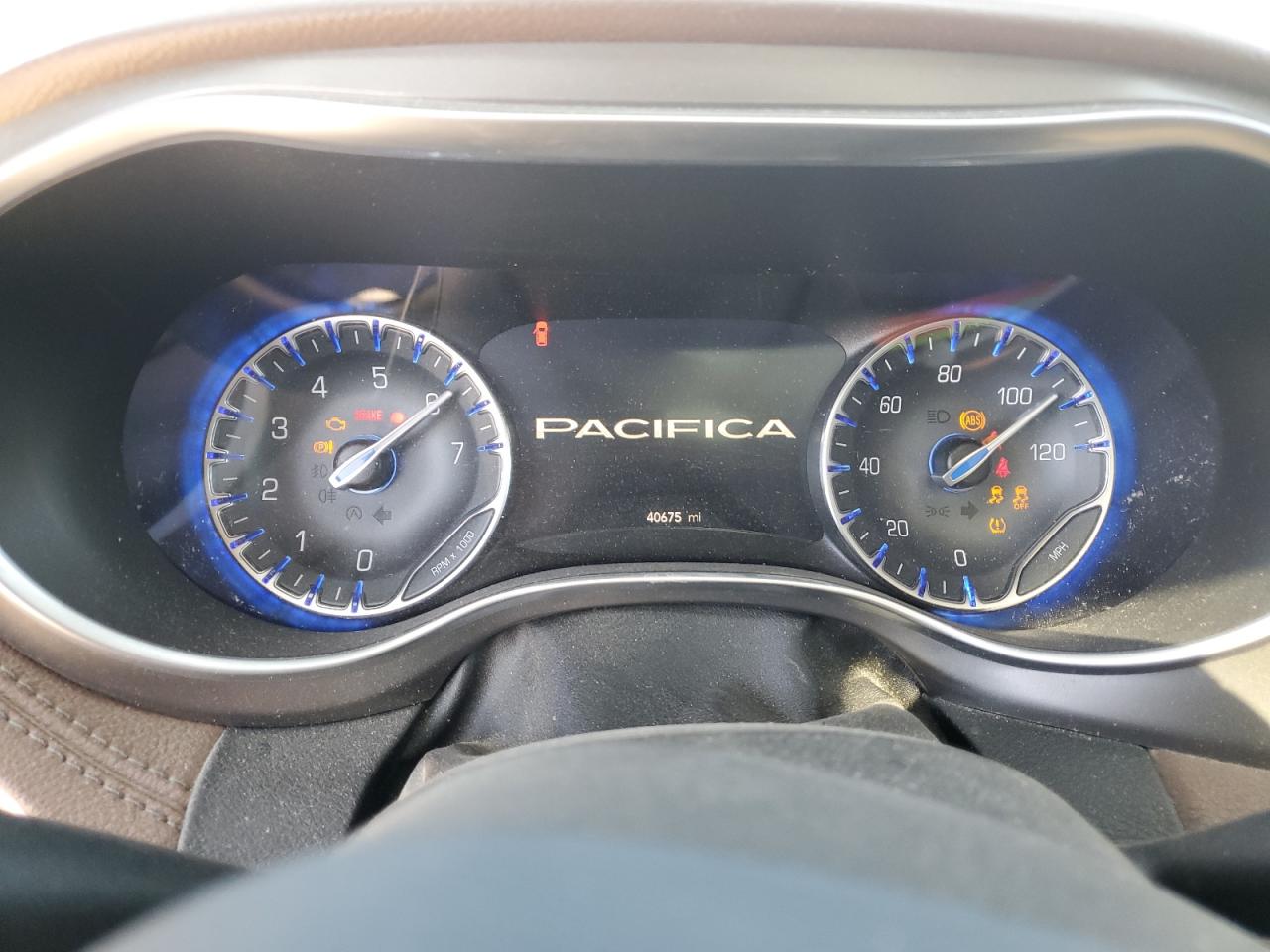 2018 Chrysler Pacifica - Image 9