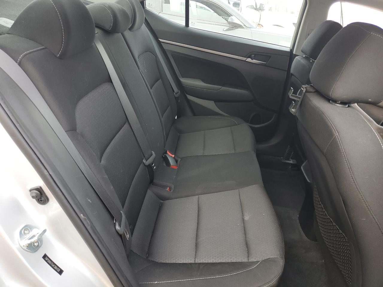 2018 Hyundai Elantra - Image 10