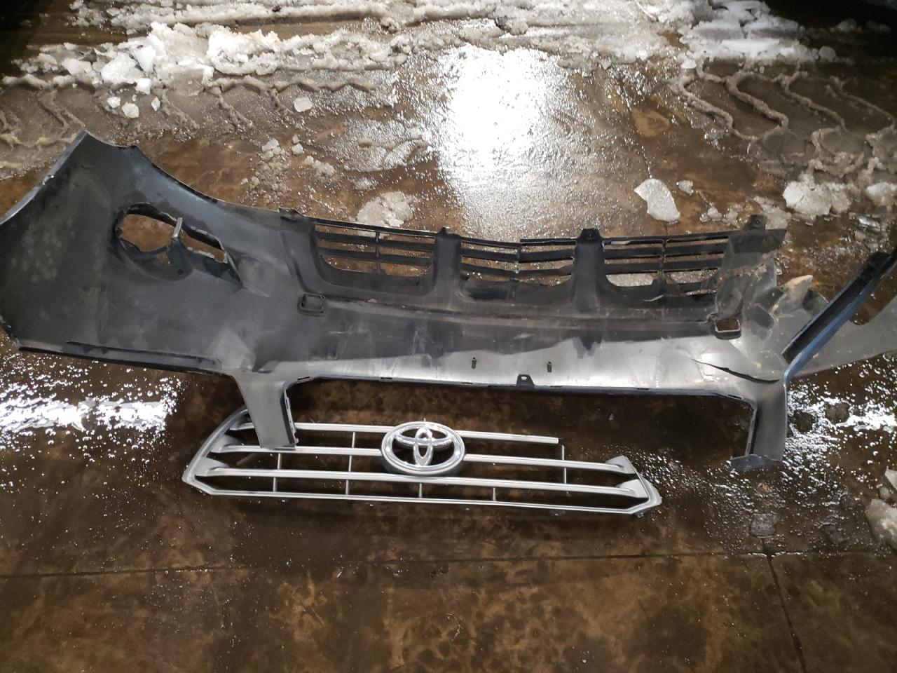 2010 Toyota Highlander - Image 12