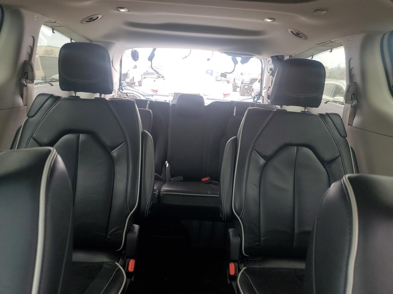 2022 Chrysler Pacifica - Image 10