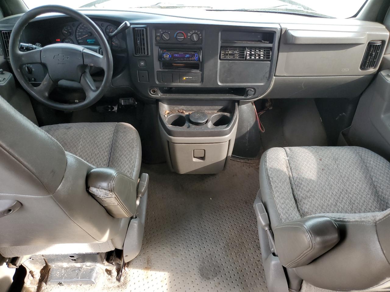 2006 Chevrolet Express G1500 VIN: 1GNFH15T761181295 Lot: 45521305