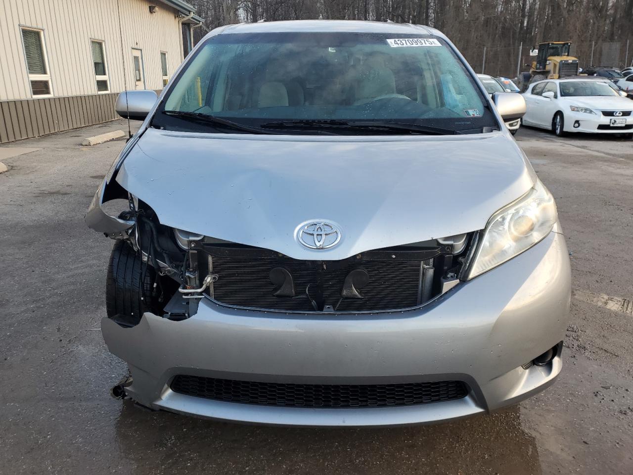 2013 Toyota Sienna - Image 5
