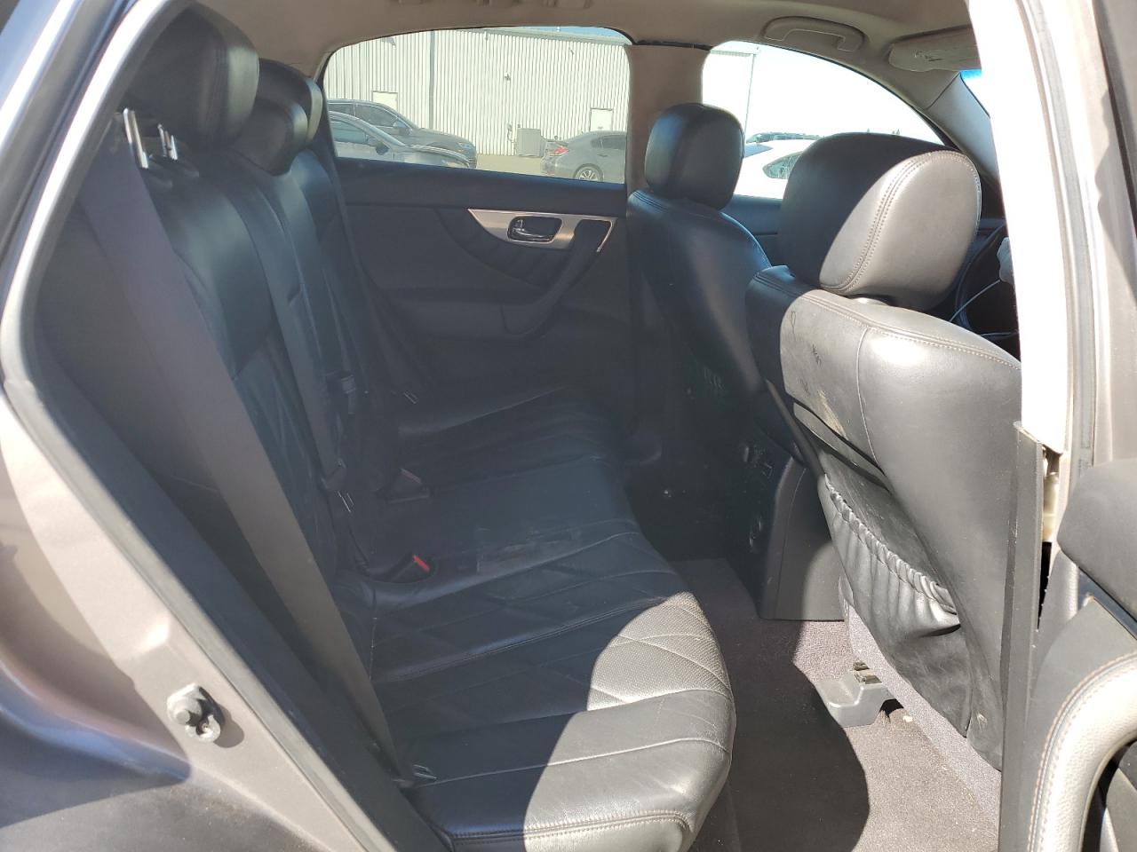 2011 Infiniti FX - Image 11