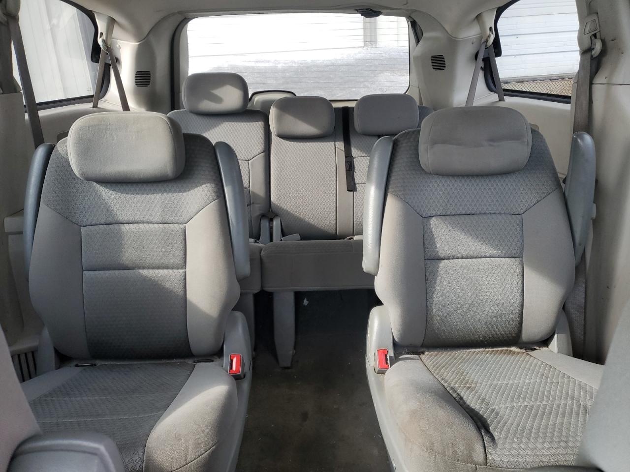 2010 Chrysler Town & Country - Image 10
