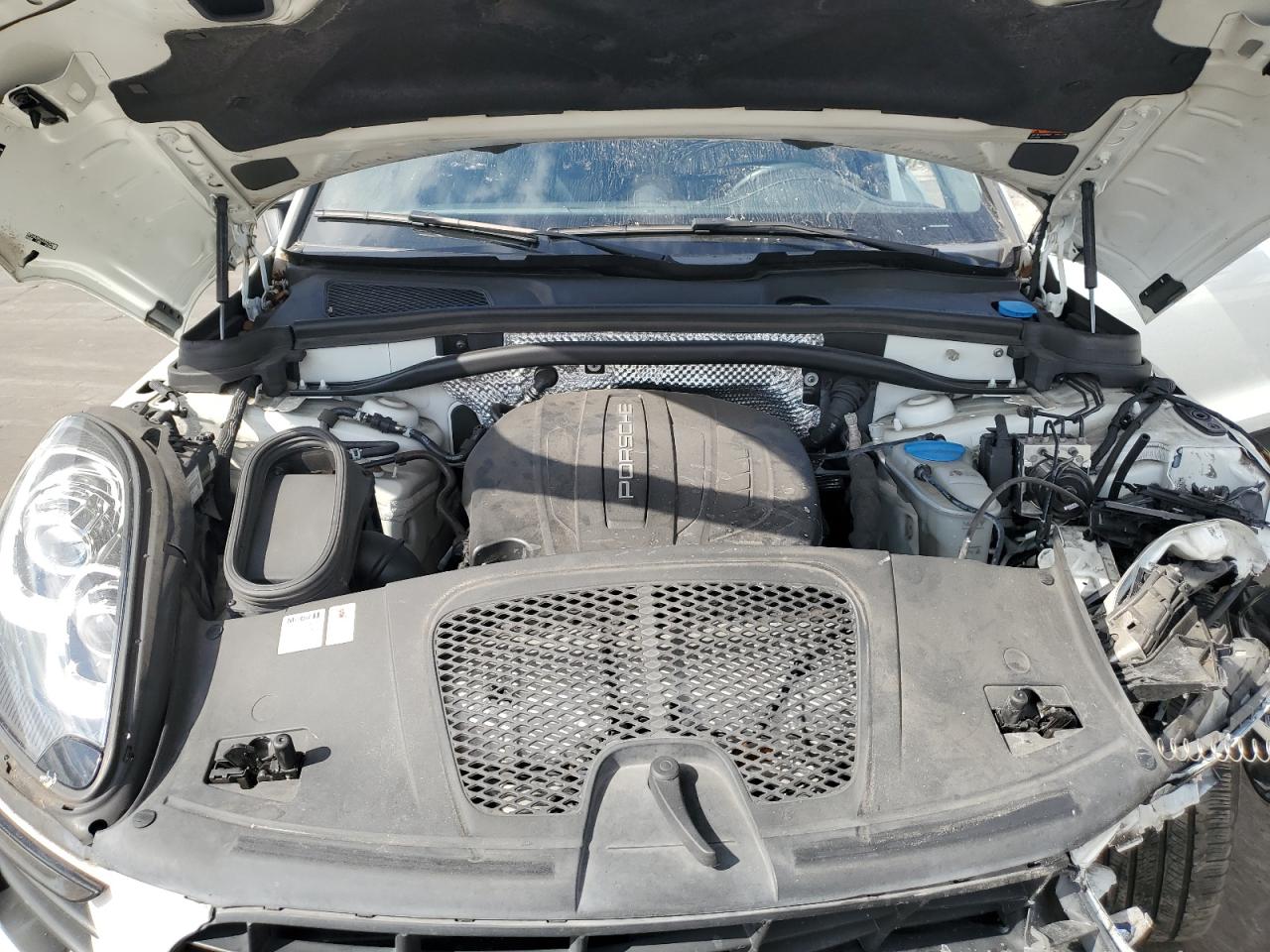 2018 Porsche Macan - Image 12