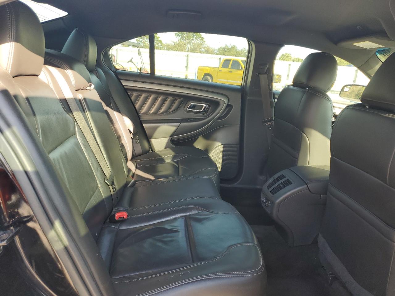 2016 Ford Taurus - Image 10