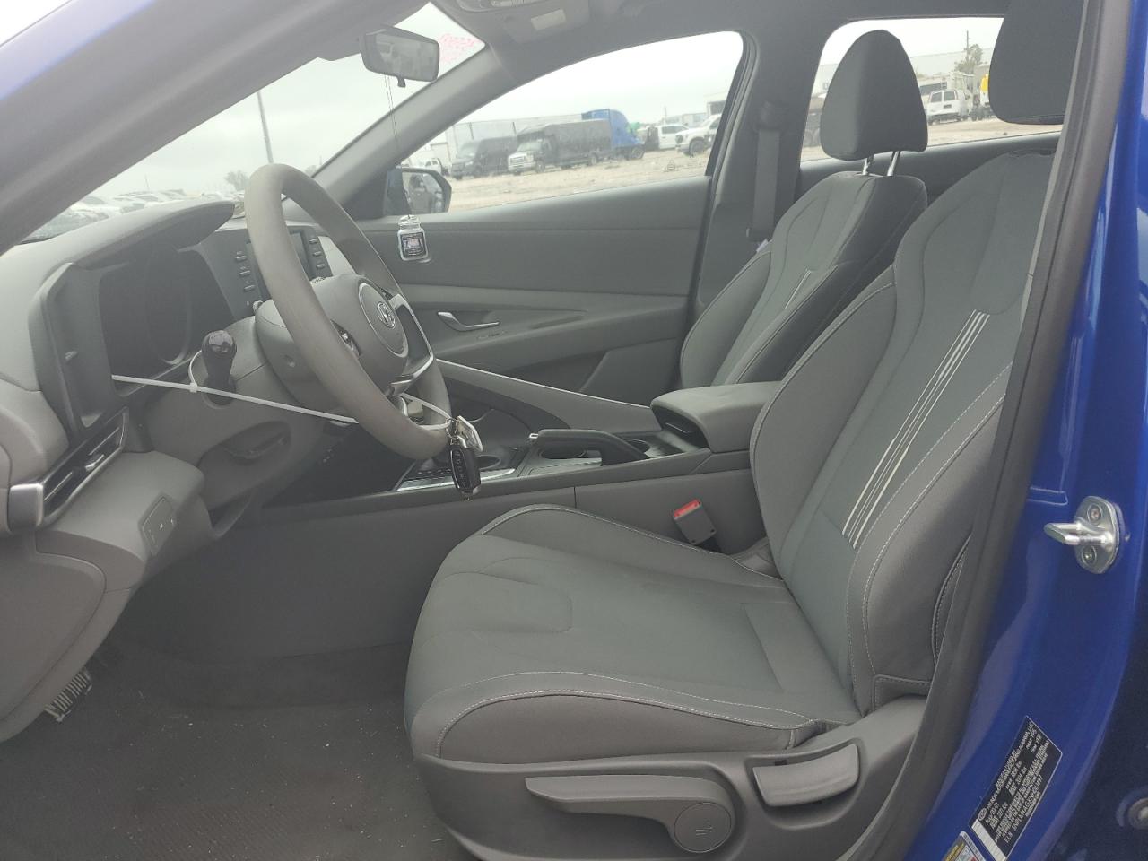 2022 Hyundai Elantra - Image 7
